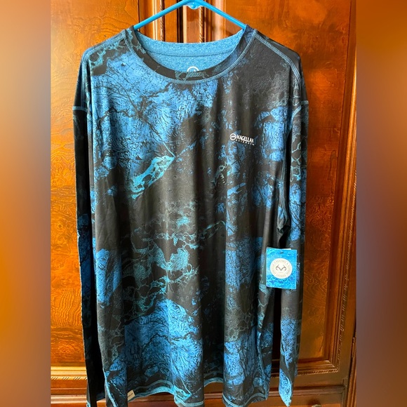 Magellan Outdoors Other - Magellan reversible dry wicking long sleeve